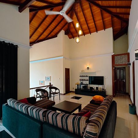Bigcity Villa - Airport Transit Hotel Katunayaka Bagian luar foto