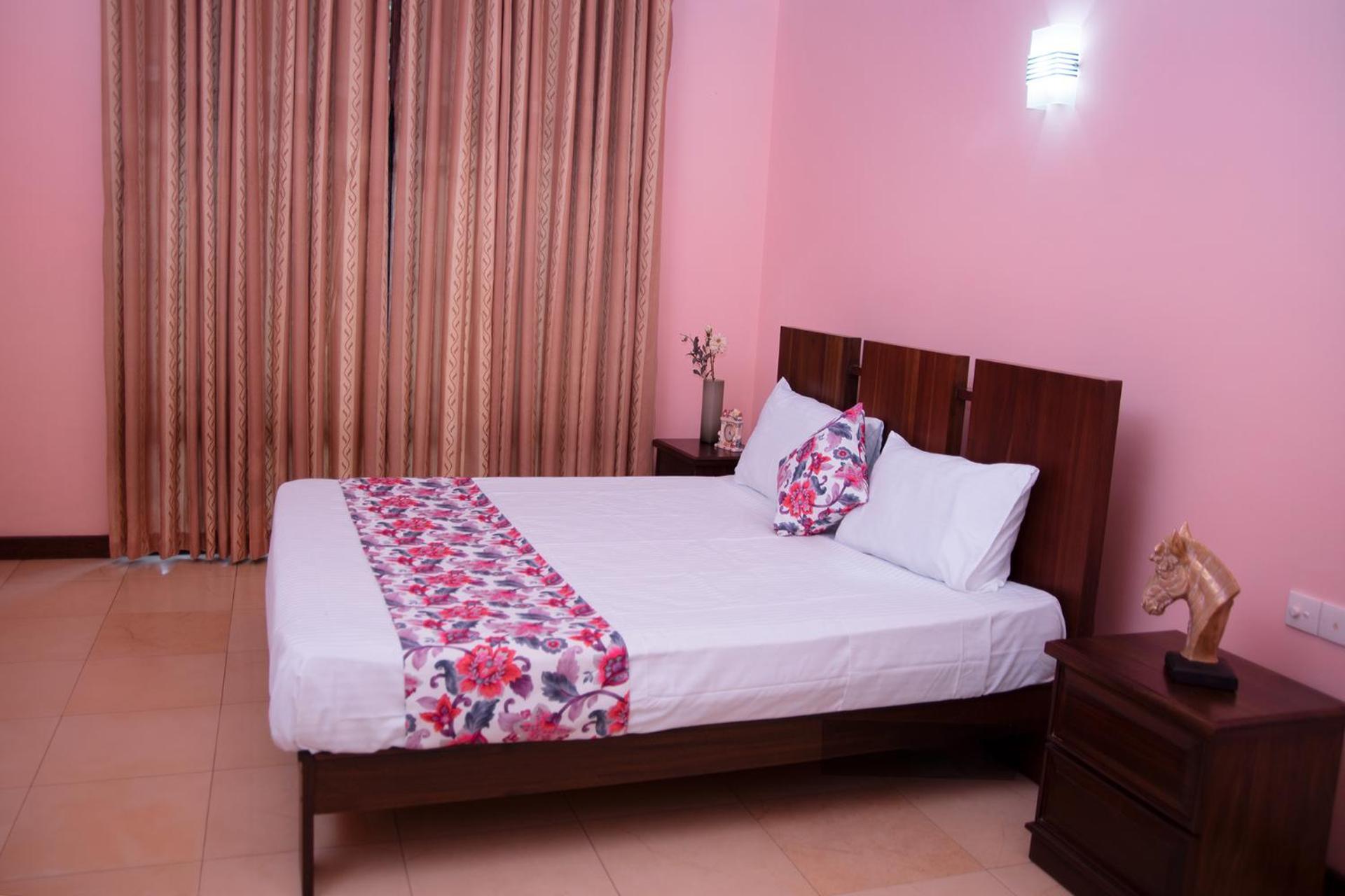 Bigcity Villa - Airport Transit Hotel Katunayaka Bagian luar foto