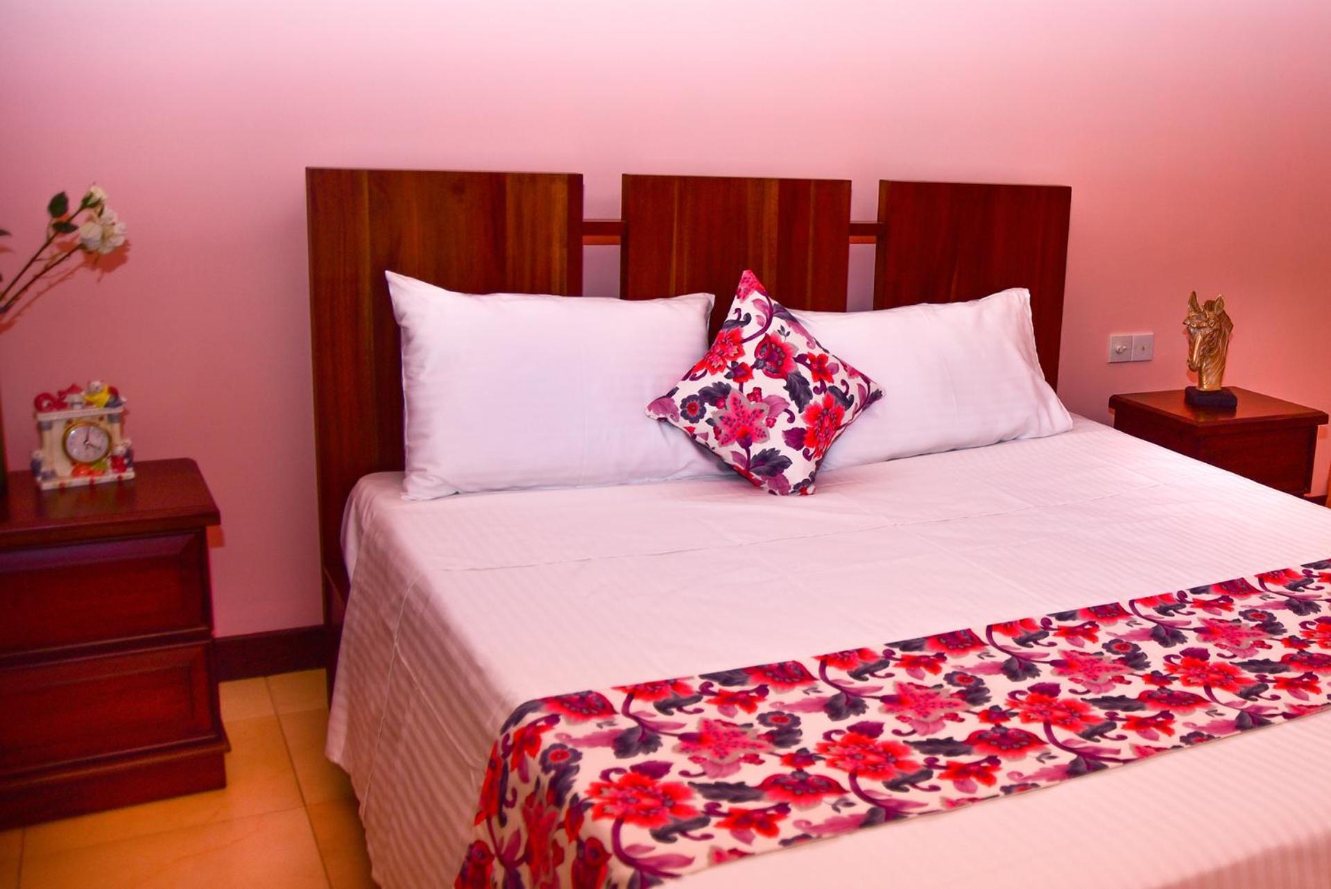 Bigcity Villa - Airport Transit Hotel Katunayaka Bagian luar foto