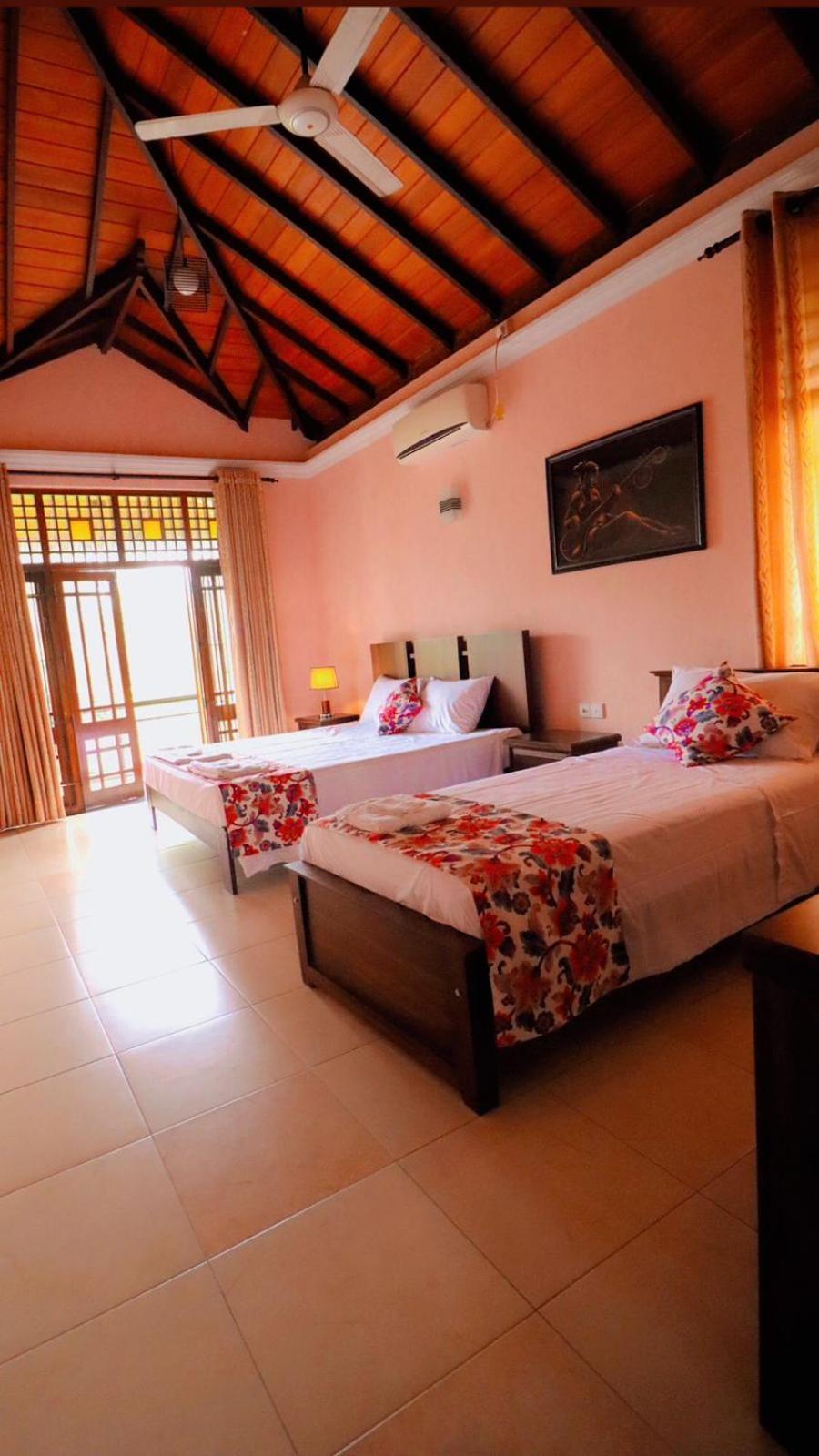 Bigcity Villa - Airport Transit Hotel Katunayaka Bagian luar foto