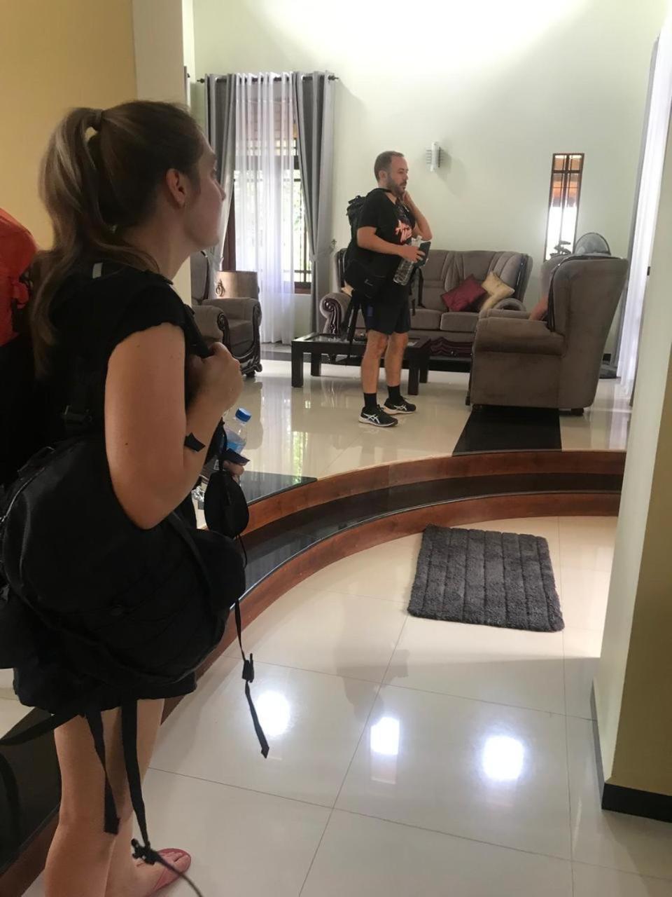 Bigcity Villa - Airport Transit Hotel Katunayaka Bagian luar foto