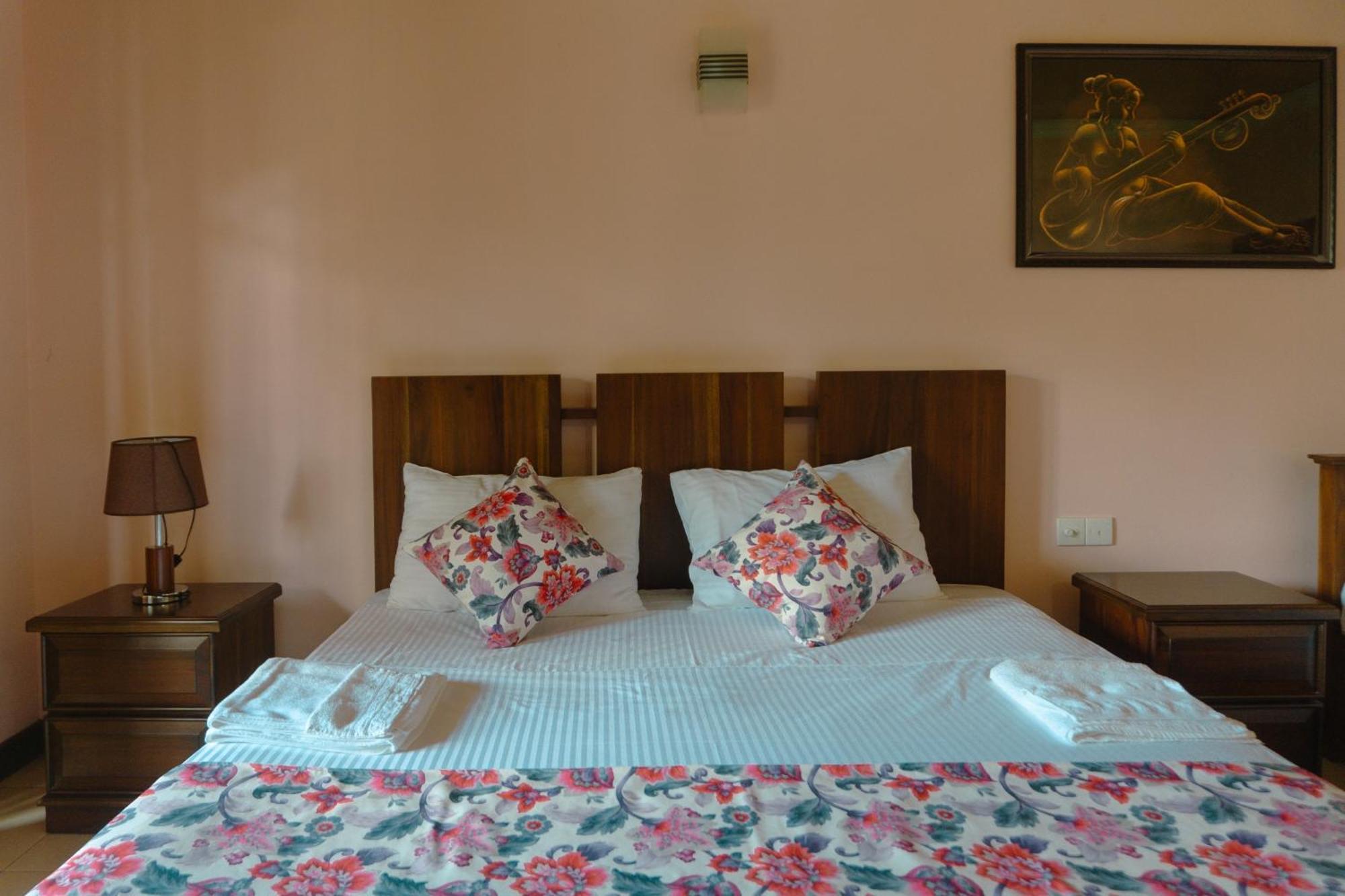 Bigcity Villa - Airport Transit Hotel Katunayaka Bagian luar foto