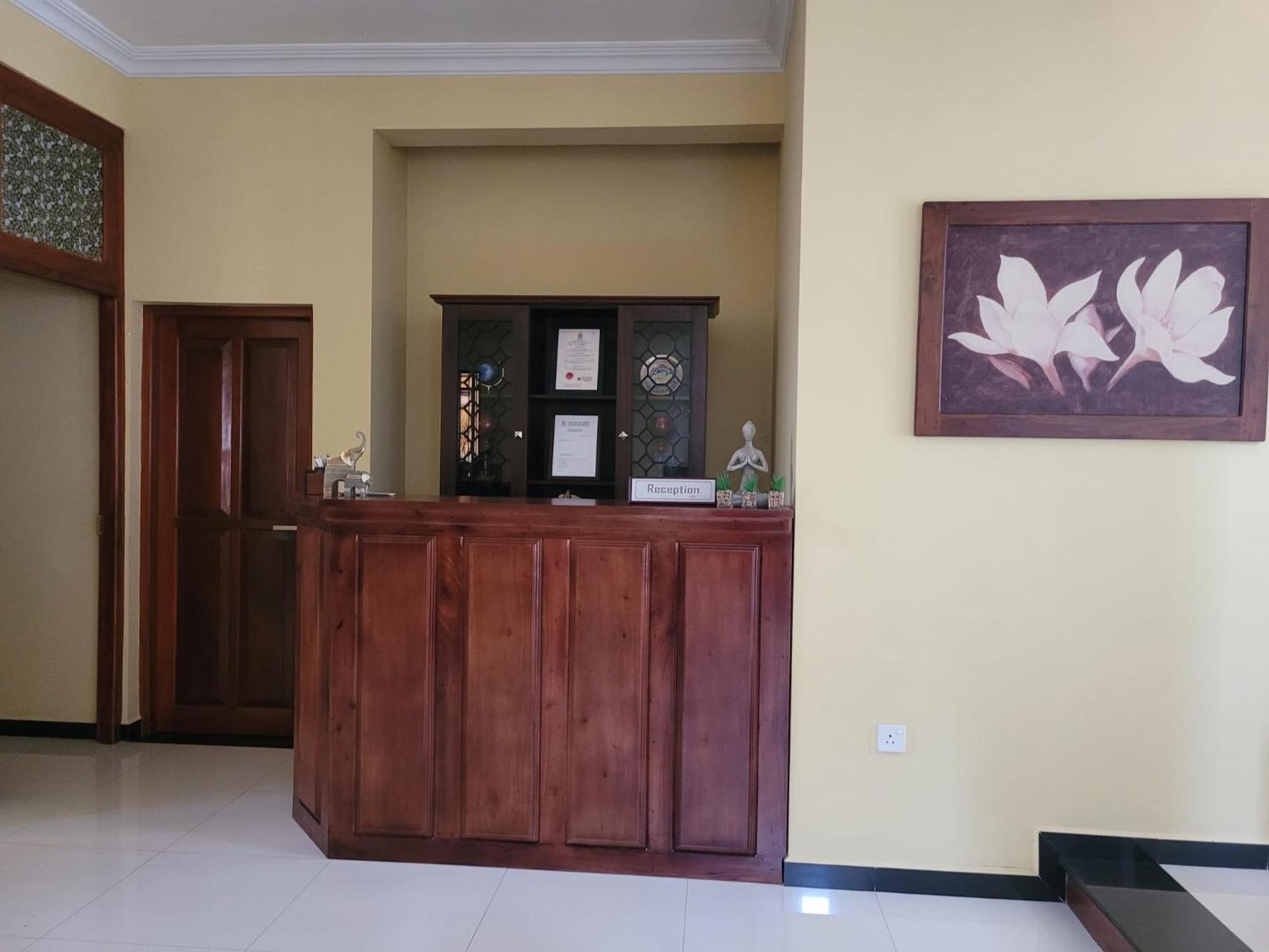 Bigcity Villa - Airport Transit Hotel Katunayaka Bagian luar foto