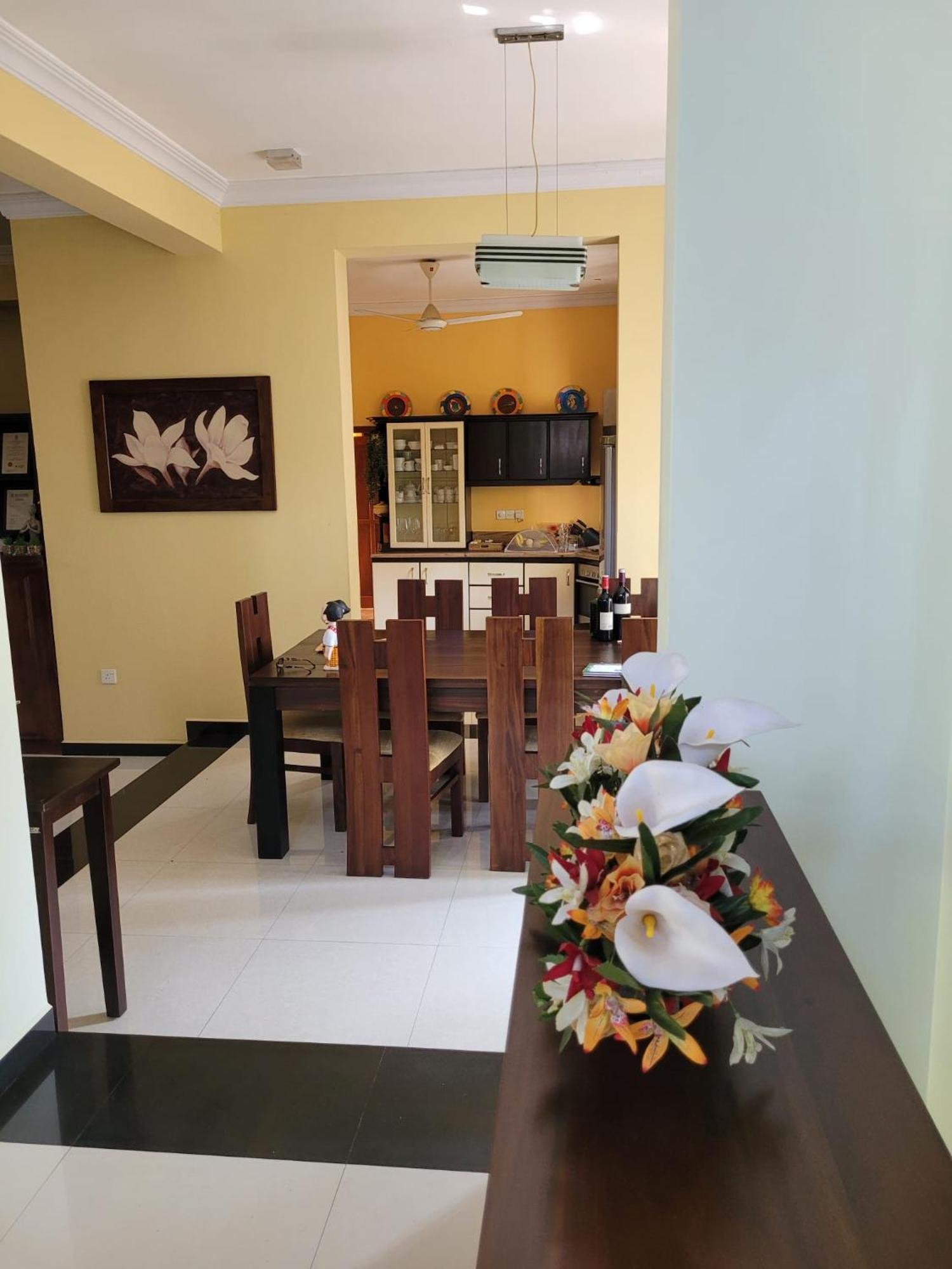 Bigcity Villa - Airport Transit Hotel Katunayaka Bagian luar foto