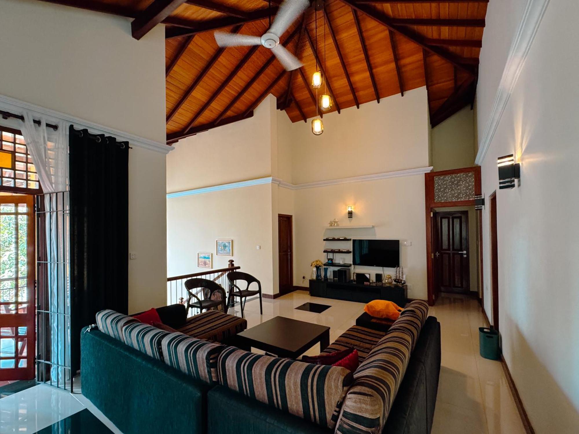 Bigcity Villa - Airport Transit Hotel Katunayaka Bagian luar foto